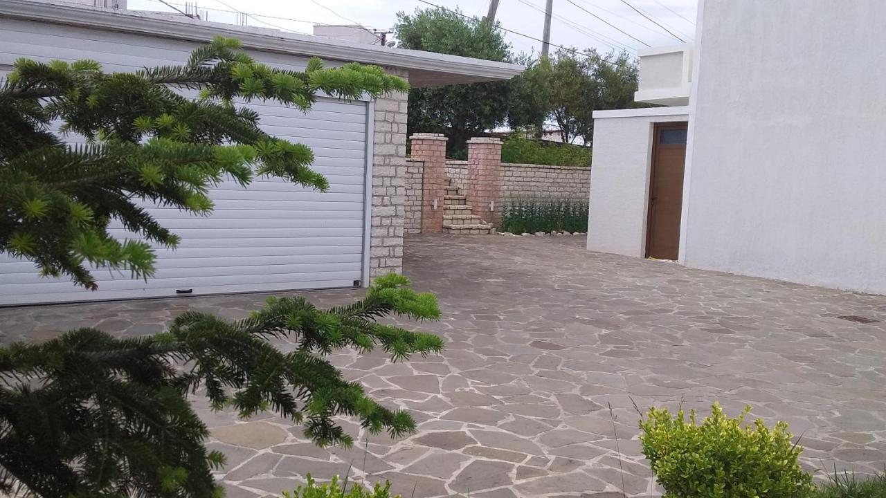 Mihal Suites Саранда Екстер'єр фото