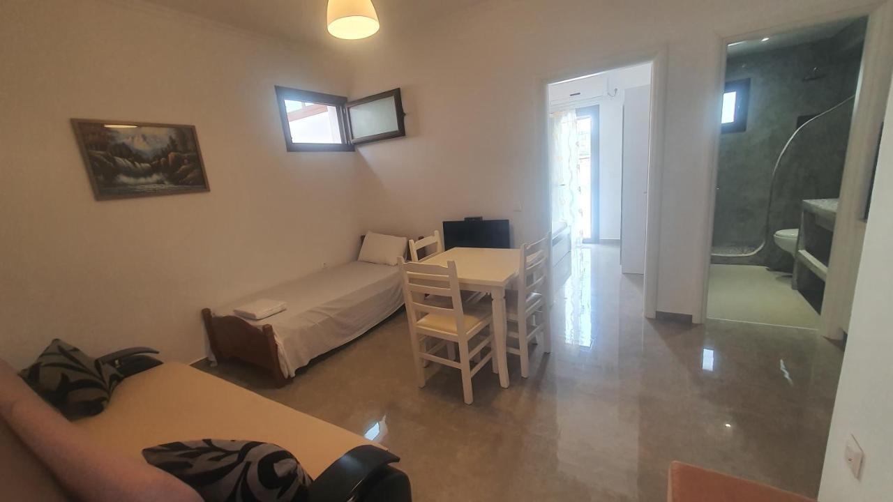 Mihal Suites Саранда Екстер'єр фото