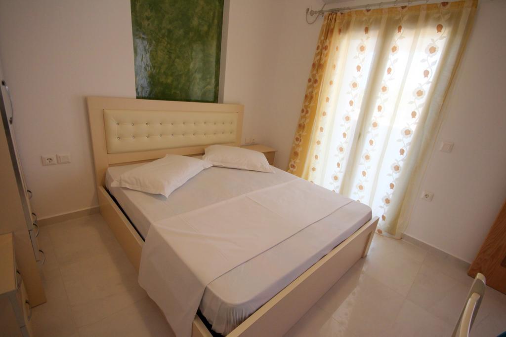 Mihal Suites Саранда Екстер'єр фото